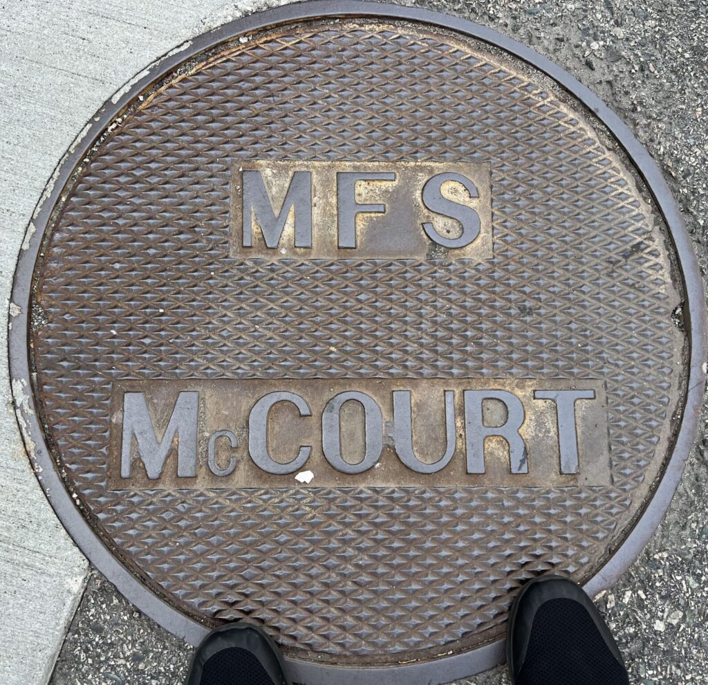 TNO043: Under the Manhole Cover: The Architecture of an Internet Exchange